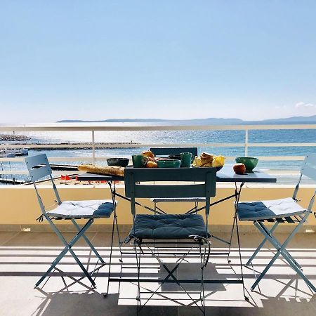T3 Front De Mer Dernier Etage Vue Mer Petit Havre De Paix Pour Vos Vacances Emplacement Unique Vue Mer Panoramique A 180 Degres Pour Ce T3 En Face De La Plage Front De Mer Vue Sur Les Iles 5 Et Dernier Etage Avec Ascenseur Le Lavandou Kültér fotó