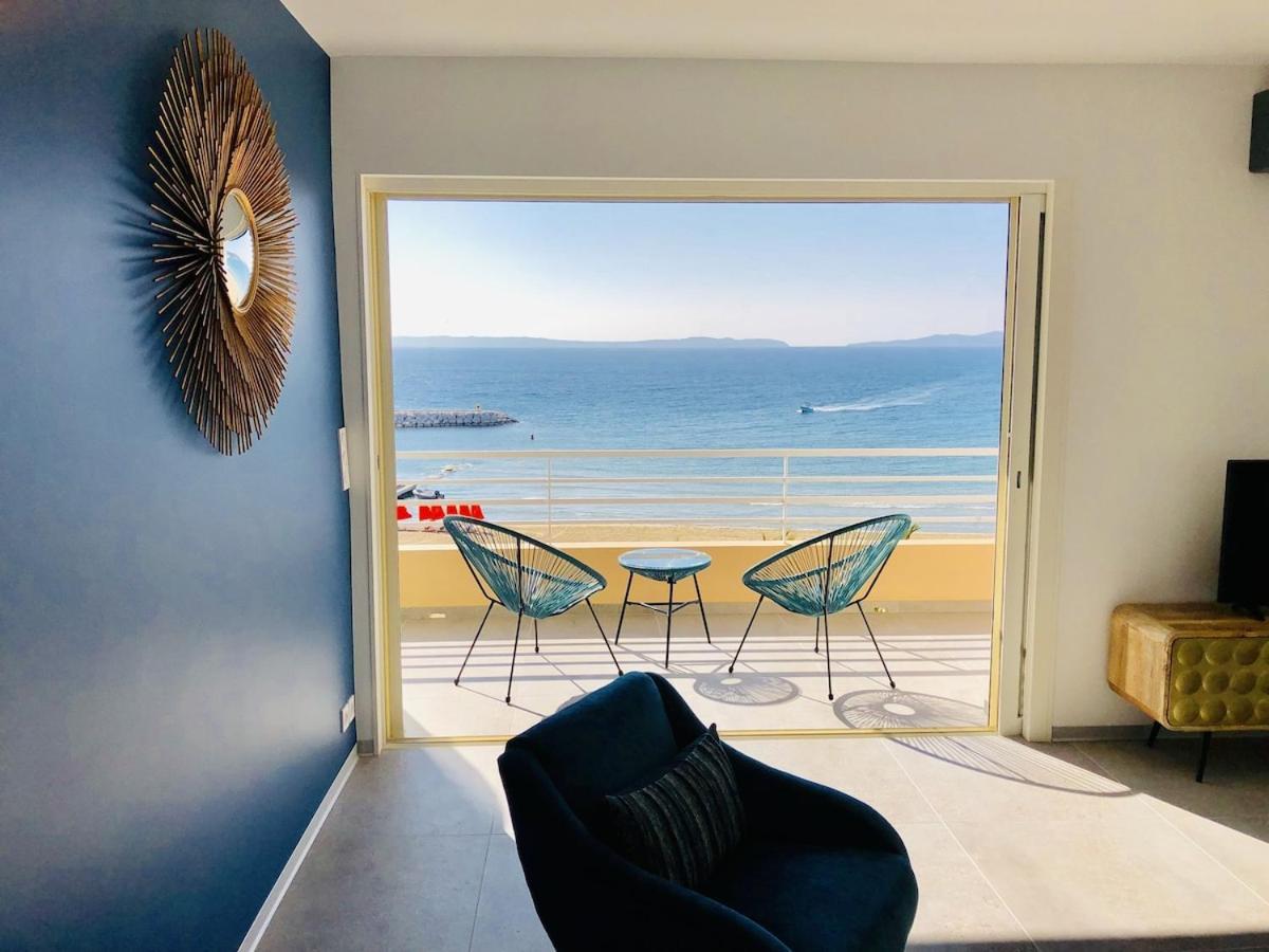 T3 Front De Mer Dernier Etage Vue Mer Petit Havre De Paix Pour Vos Vacances Emplacement Unique Vue Mer Panoramique A 180 Degres Pour Ce T3 En Face De La Plage Front De Mer Vue Sur Les Iles 5 Et Dernier Etage Avec Ascenseur Le Lavandou Kültér fotó